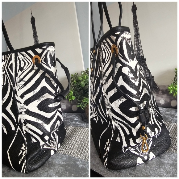 MCM Reversible Liz Tote & Pouch | Limited Edition Zebra Print w/Pochette - Picture 10 of 16